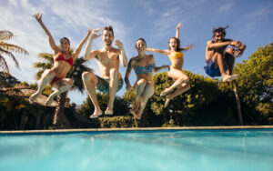 friends enjoying pool | pool etiquette